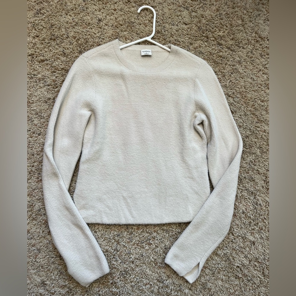 Abercrombie cream sweater size medium
